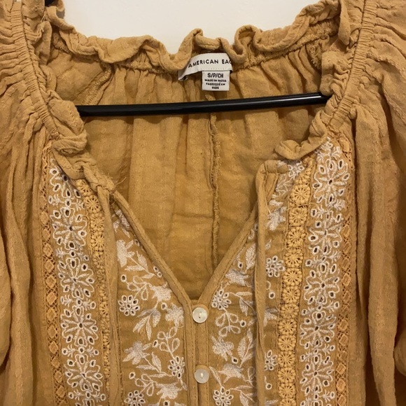 American Eagle cropped blouse. - Picture 2 of 3